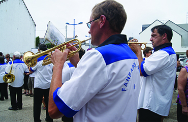 Fanfare St Père Marc  en Poulet